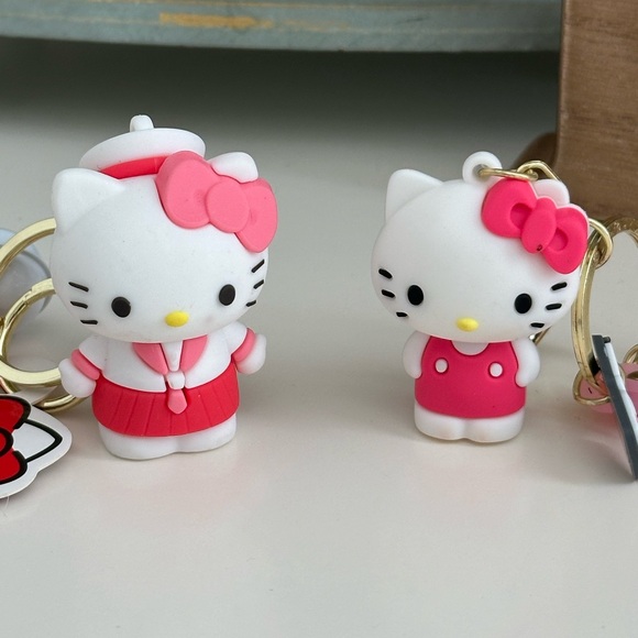 Hello Kitty Pink and White Keychain Set - Picture 2 of 3
